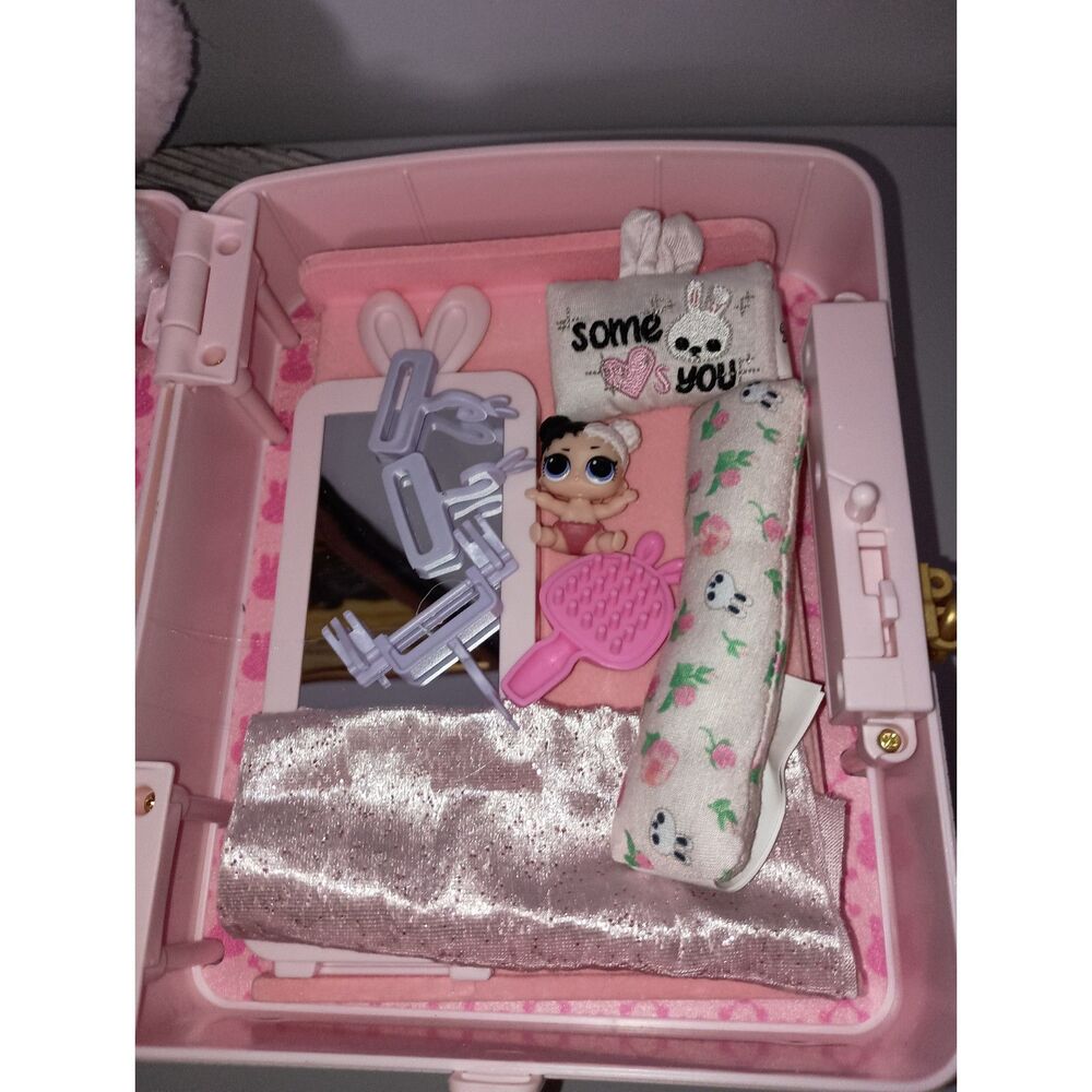 MGA: Na Na Na Surprise 3-in-1 Backpack Bedroom Pink Bunny Playset/Audrey/2 Dolls - Picture 5 of 11